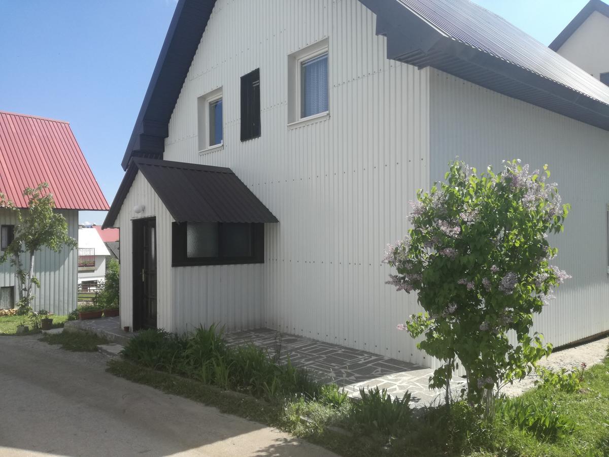 Apartment And Rooms D&J Žabljak Exterior foto